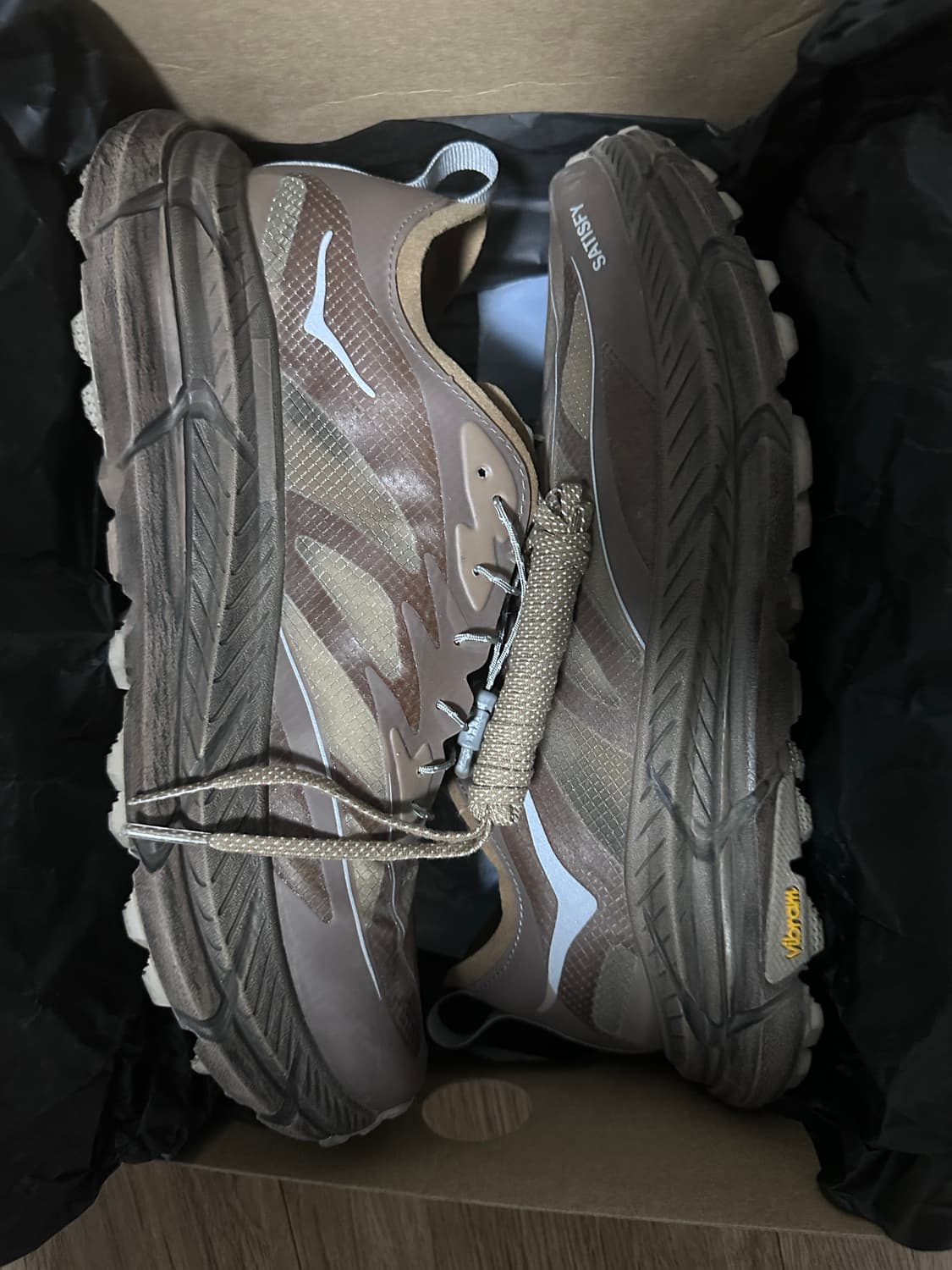 호카x새티스파이 마파테 스피드4 라이트러버 275 상품이미지3