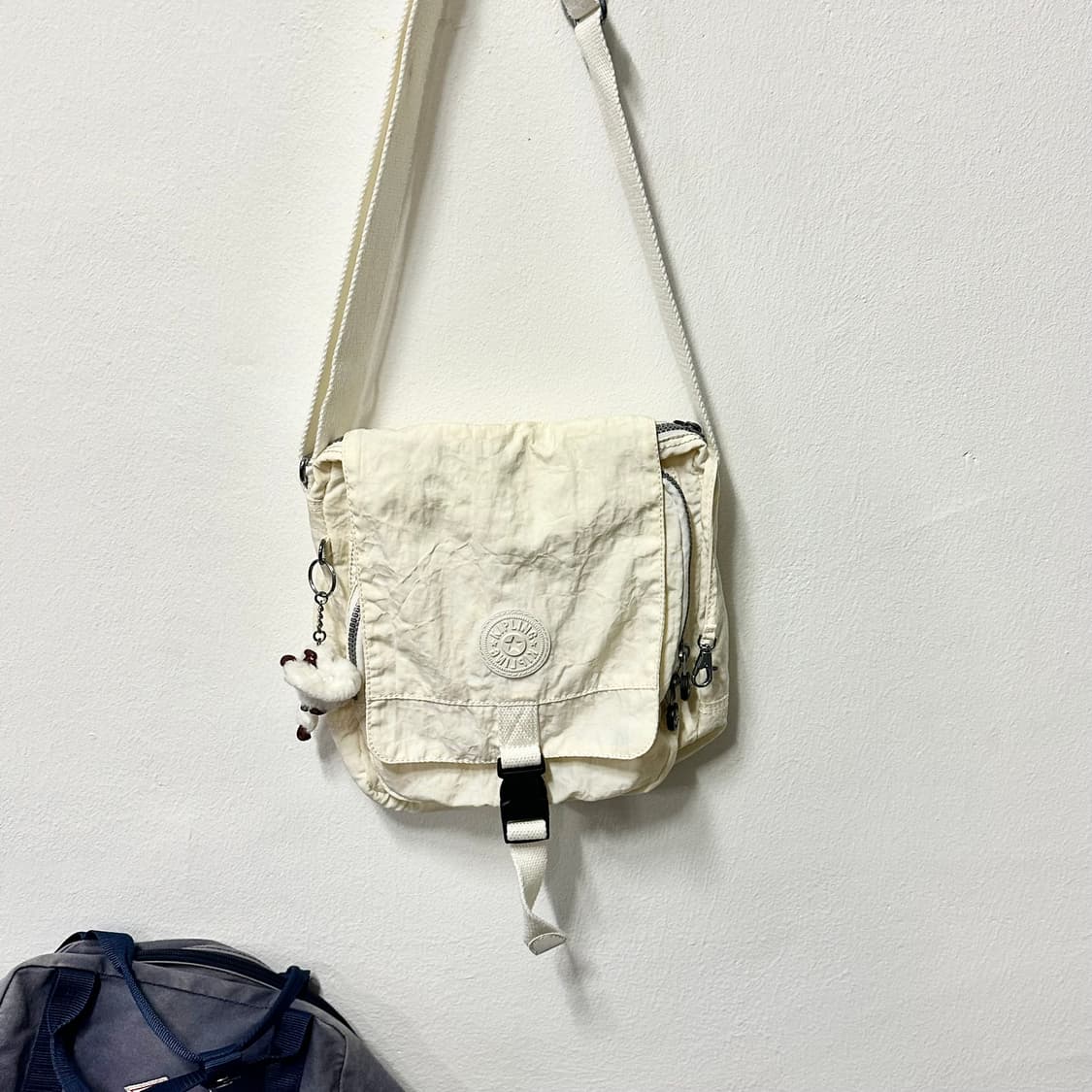 키플링 아이보리 숄더백 상품이미지2