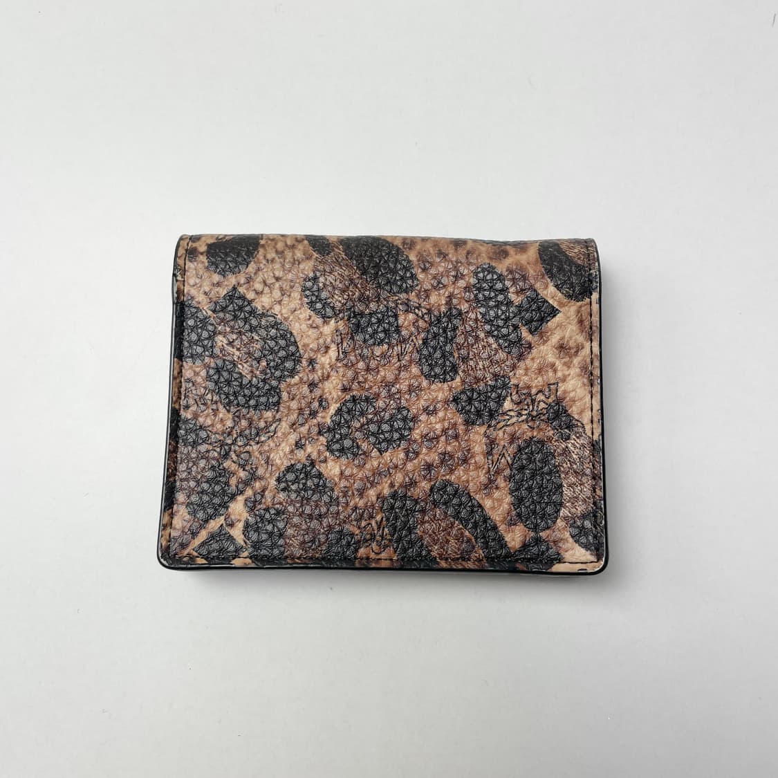 [중고] MCM 레오파드 스터드 카드지갑 상품이미지2