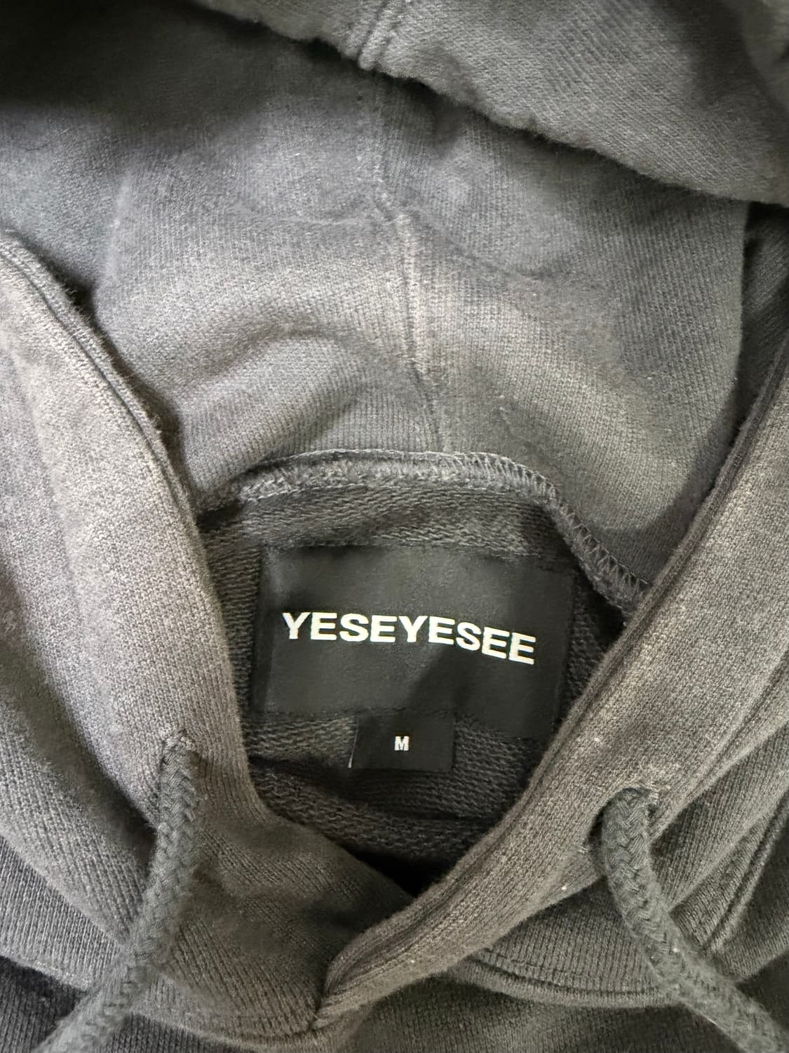 예스아이씨 레이싱 그래픽 빅로고 박시핏 후드티 티셔츠 그레이 상품이미지4