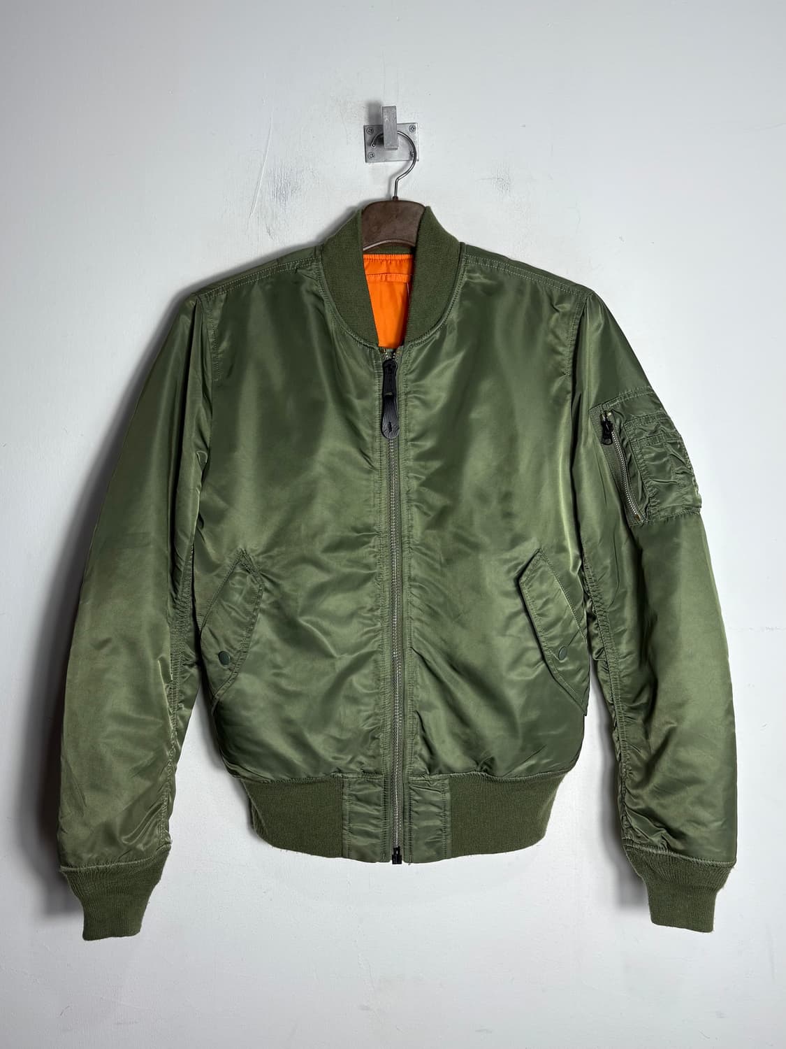 알파 인더스트리 ma-1 항공점퍼 카키 상품이미지1