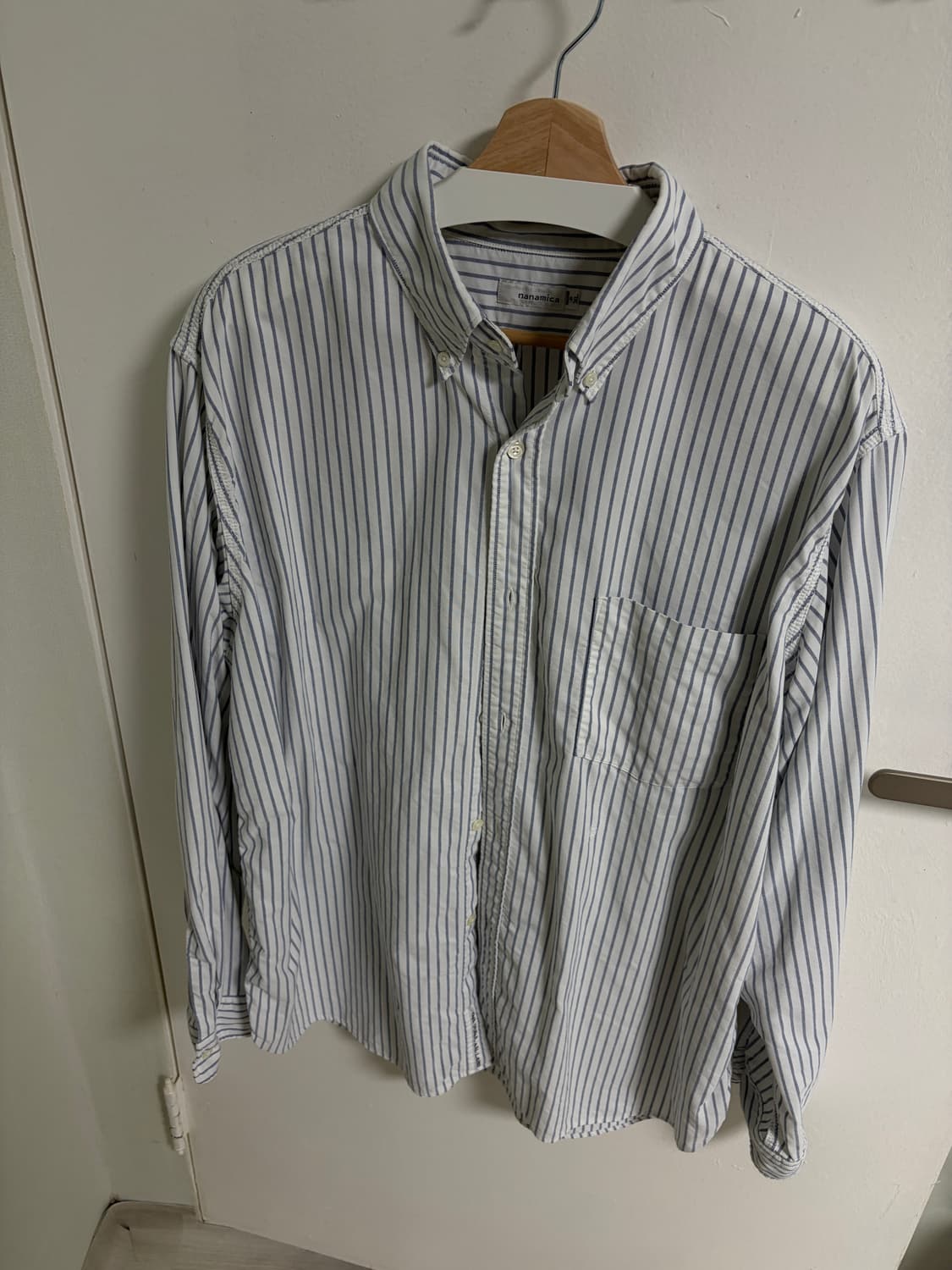 나나미카 버튼다운 스트라이프 윈드셔츠 화이트 상품이미지1