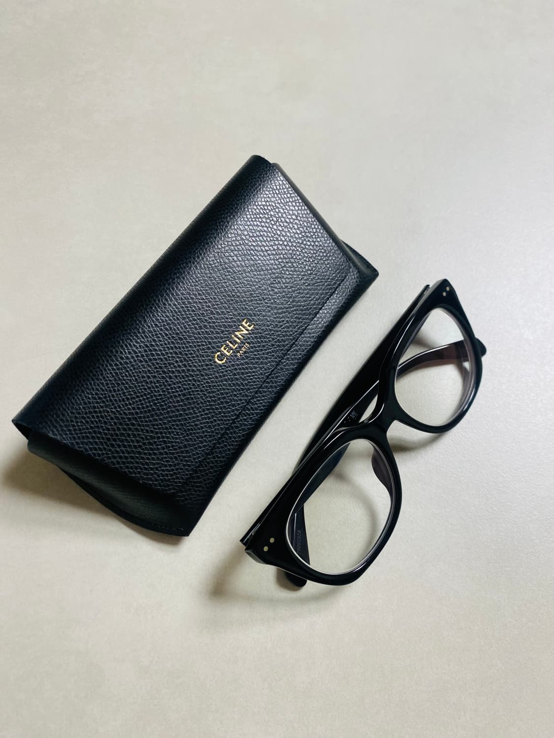 셀린느 안경(CL50116I001 블랙) 현빈 착용 상품이미지3