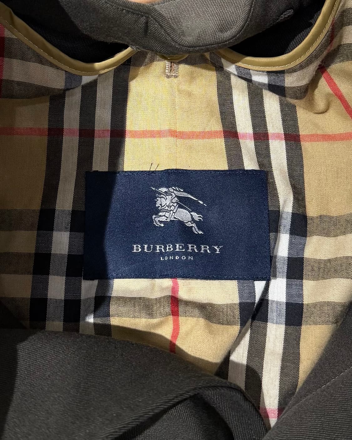 버버리 카키 히든버튼 벨티드 롱 코트 상품이미지8