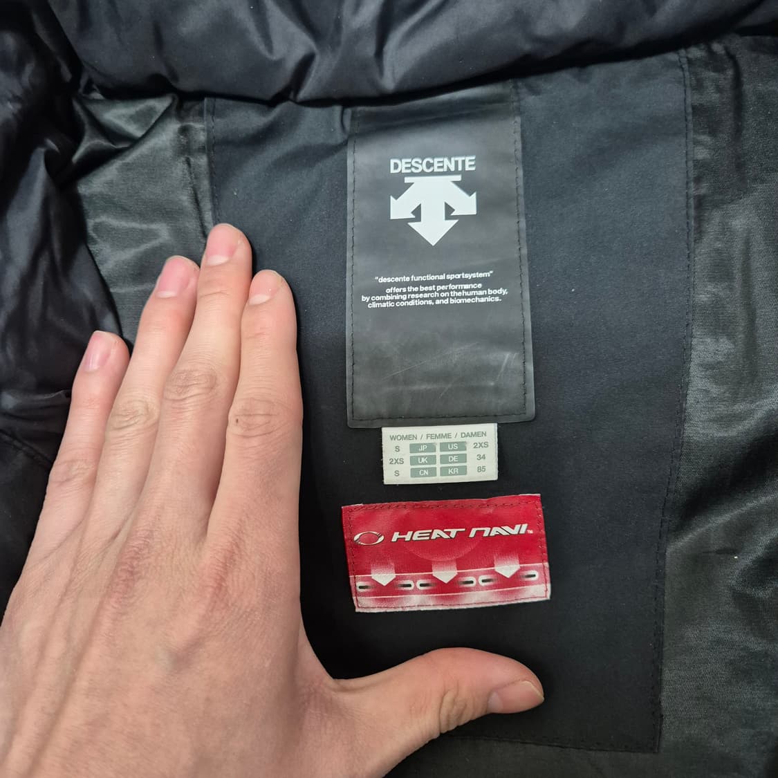 데상트 히트나비 구스다운 후드 롱패딩 XS(85) 상품이미지8