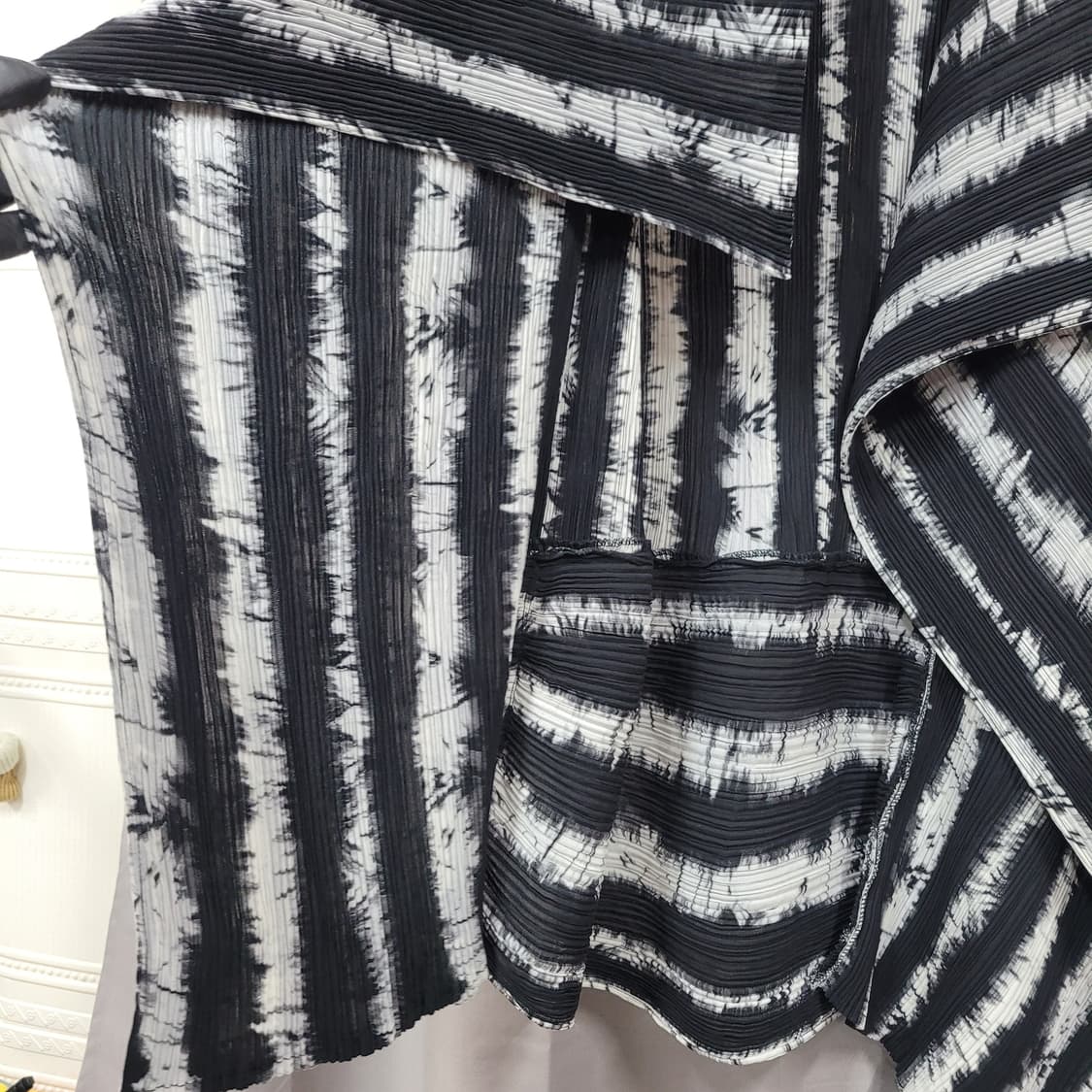 블랙 화이트 주름가디건 상품이미지6