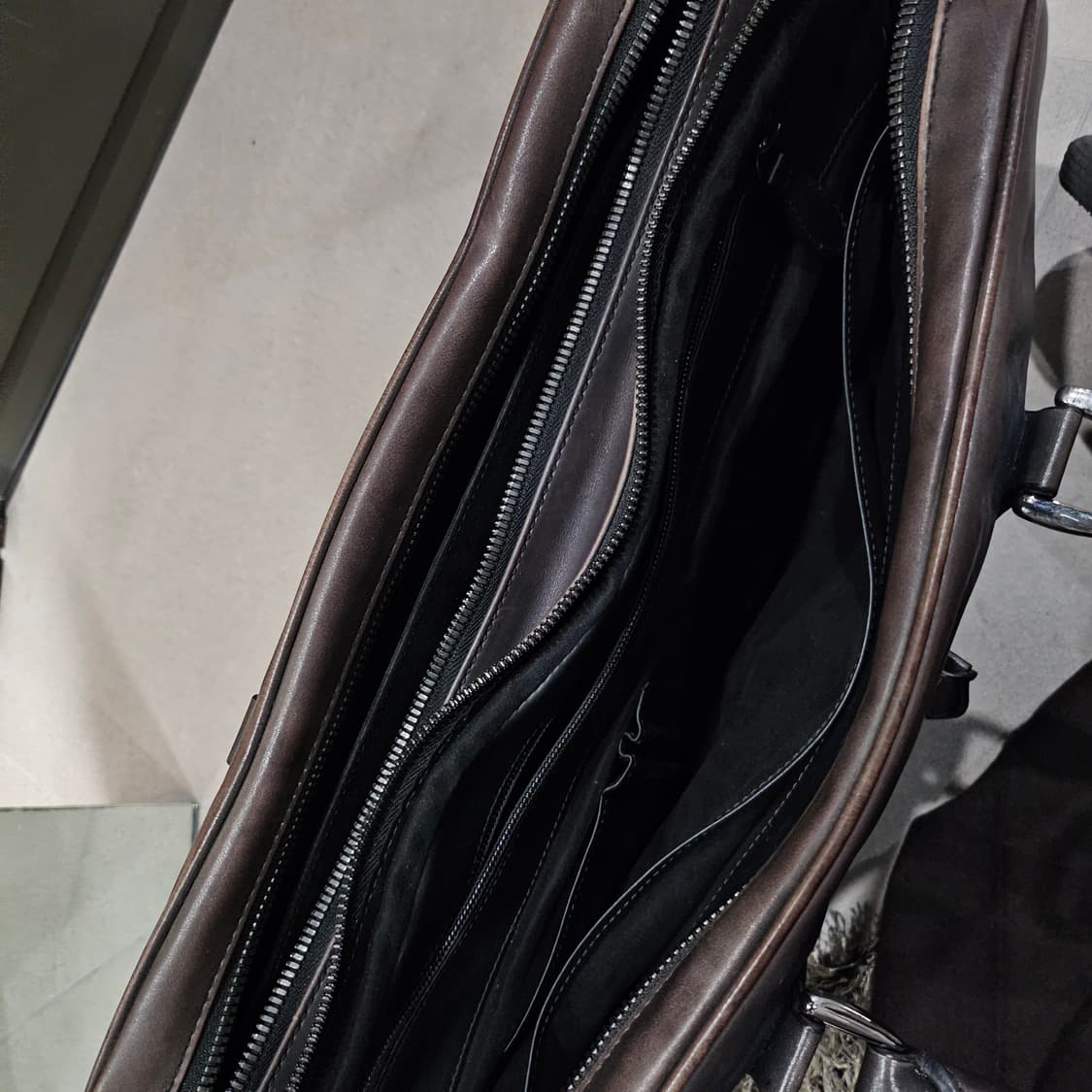 벨루티 원주르 ZIP 가죽 브리프 케이스 상품이미지5