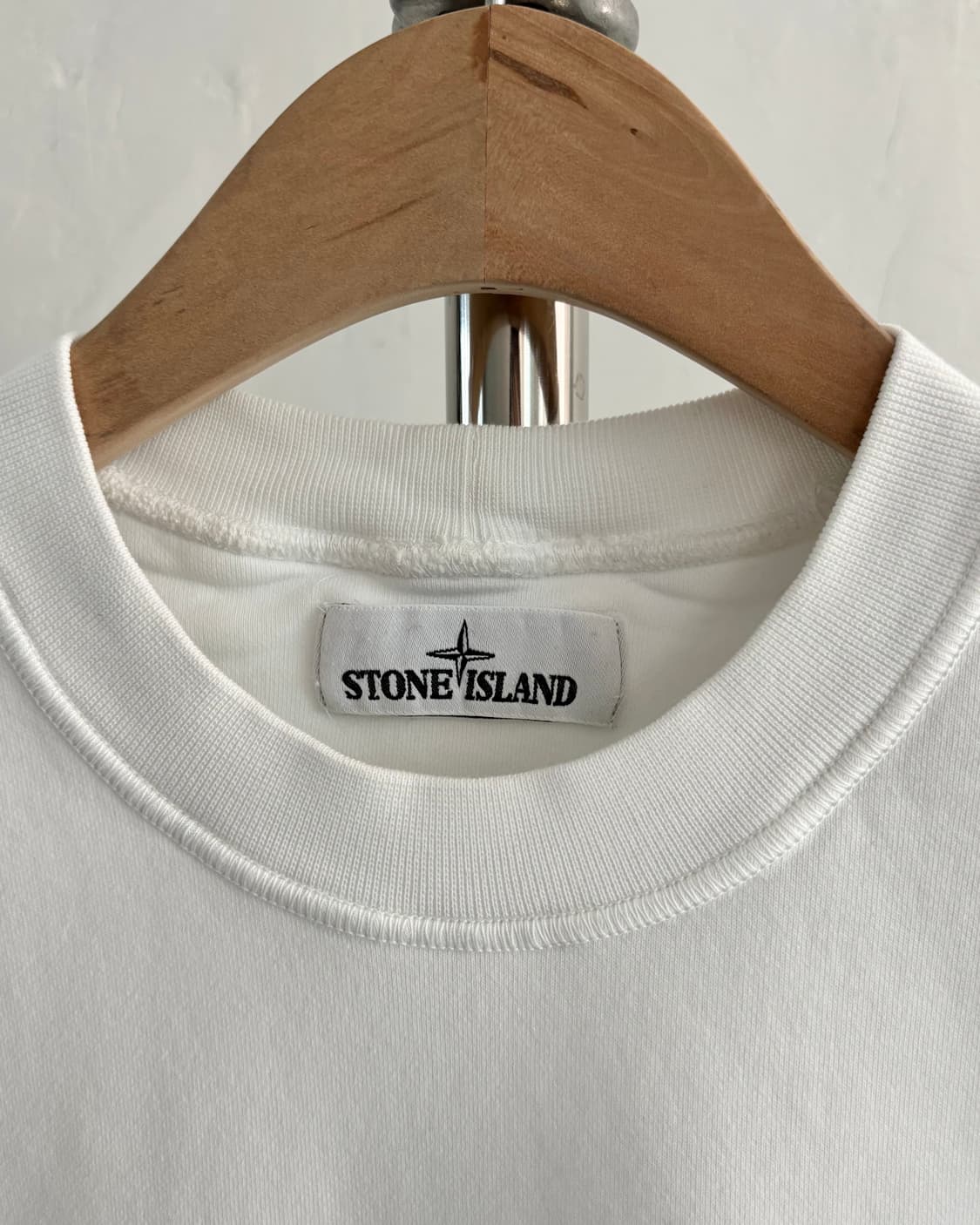 Stone Island 스톤아일랜드 화이트 컬러 와펜 맨투맨 상품이미지3