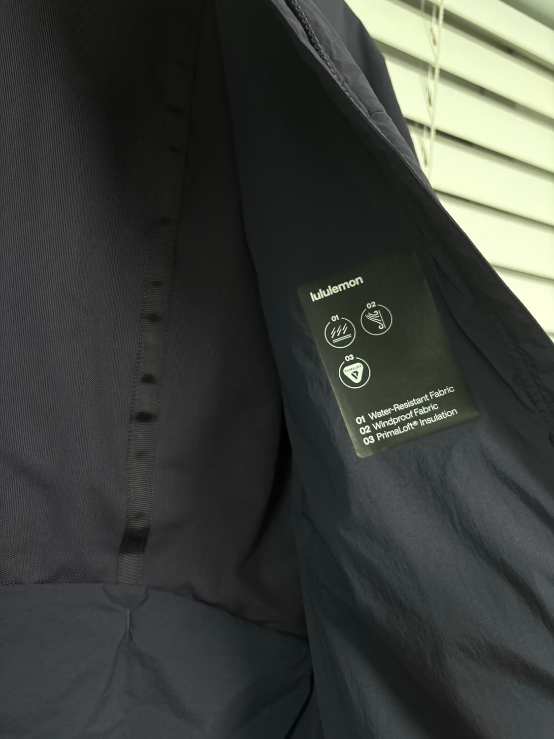 룰루레몬 인설레이티드 백 벤트 러닝 자켓 상품이미지3