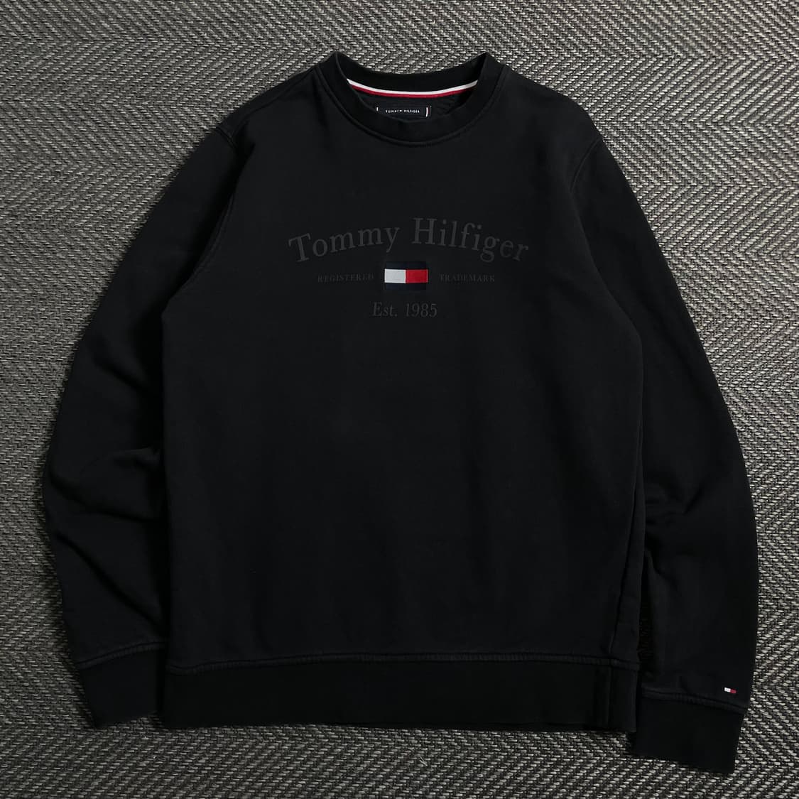타미힐피거 센터 자수로고 맨투맨 블랙o 4512 상품이미지1