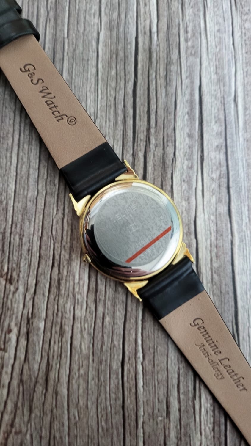 정품 셀린느 스몰 세컨즈 골드 남여공용 쿼츠시계 상품이미지8