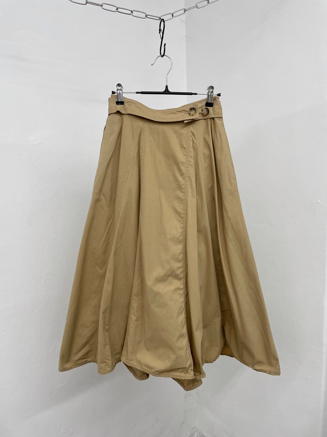 브라운 핀턱 버튼 롱스커트 상품이미지1