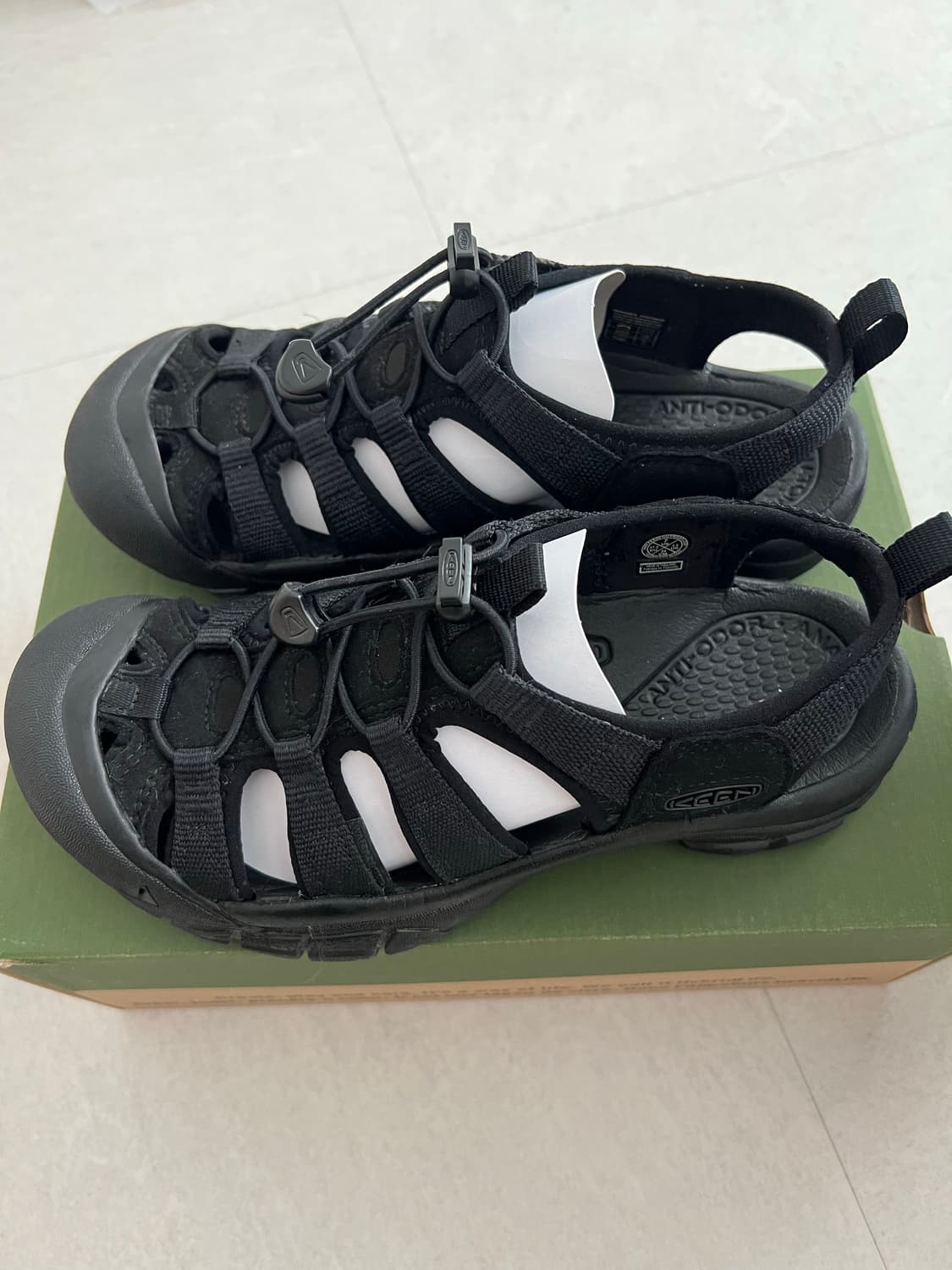 킨 KEEN 뉴포트 H2 블랙 샌들 240 상품이미지6
