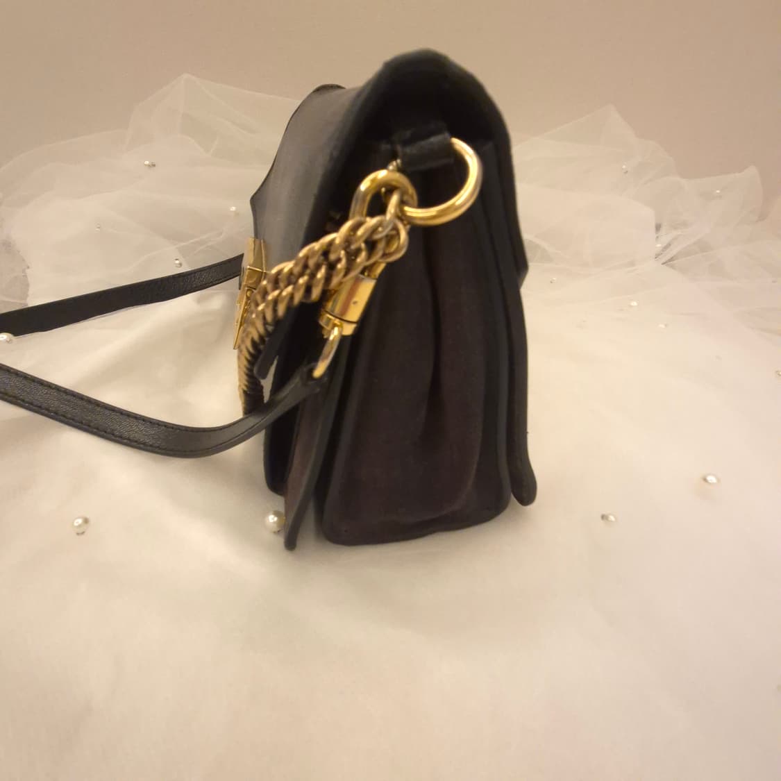 지방시 블랙 레더 GV3 체인 크로스백 상품이미지2