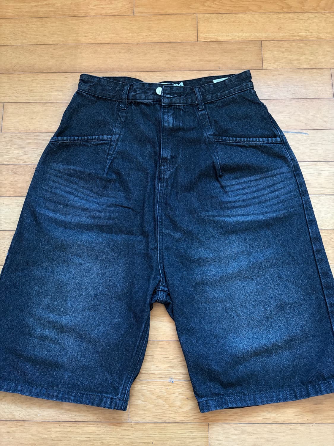 블랙 데님 하프팬츠 와이드 핏 상품이미지1