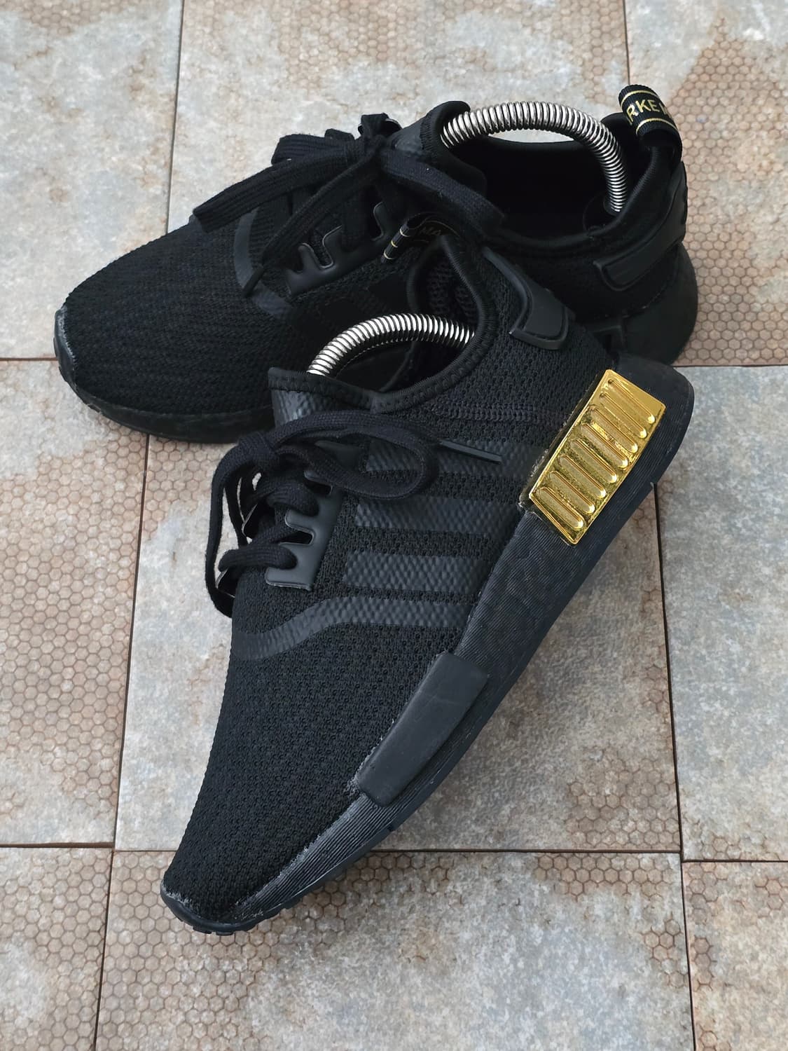 (225)아디다스 nmd r1 블랙 골드 상품이미지3