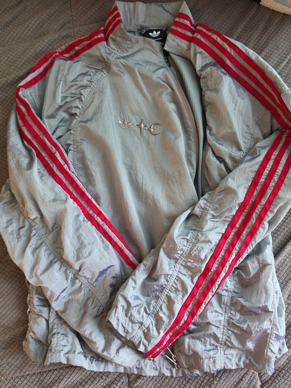 아디다스 x 떠그 클럽 우븐 트랙탑 라이트 오닉스 실버 메탈릭 상품이미지1