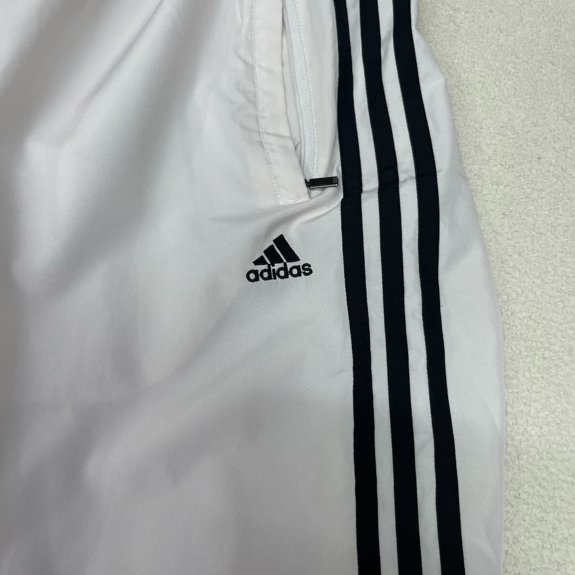 Adidas 00‘s white track pants 상품이미지4