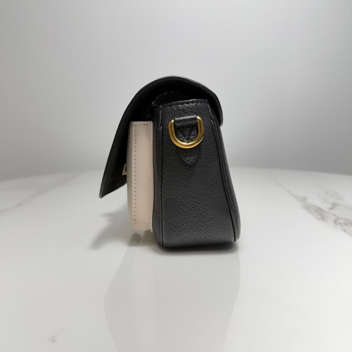 루이비통 락미텐더 크로스백 상품이미지4