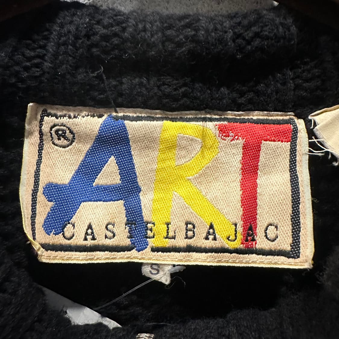 까스텔바작 하프 집업 니트 하이넥 니트 패치 스팽글 디테일 블랙 상품이미지5