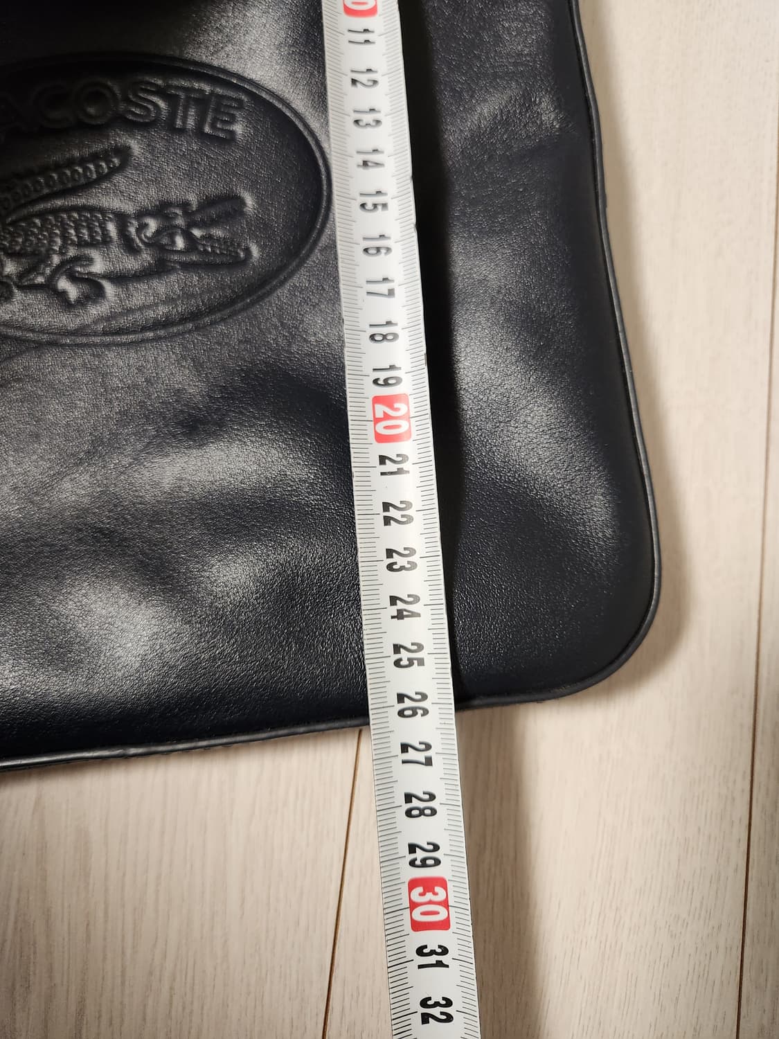 라코스테 네이비 크로스백

생활 스크레치 및 사용감 있어요
오염 하자 없 상품이미지3