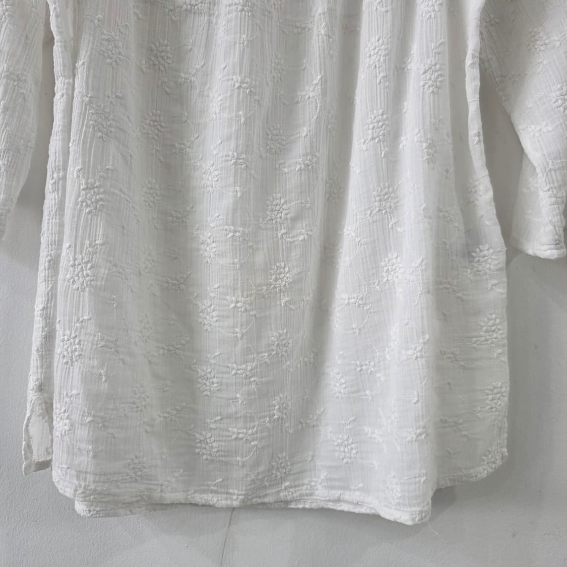 UM 아이보리 플라워 스퀘어넥 자수 블라우스 상품이미지4