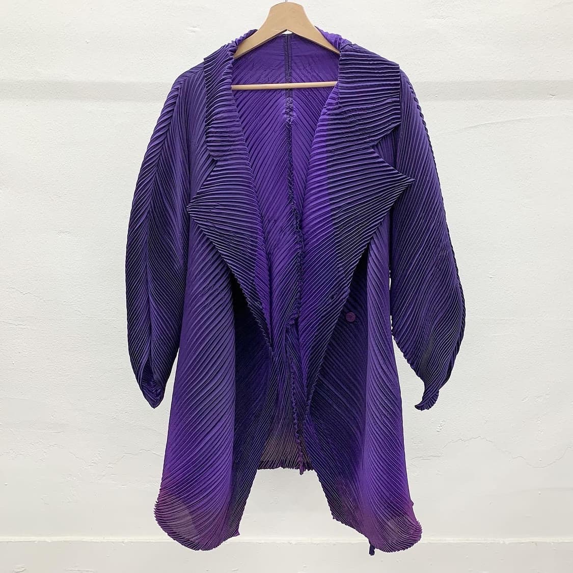 이세이 미야케 퍼플 플리츠 더블 코트 상품이미지1