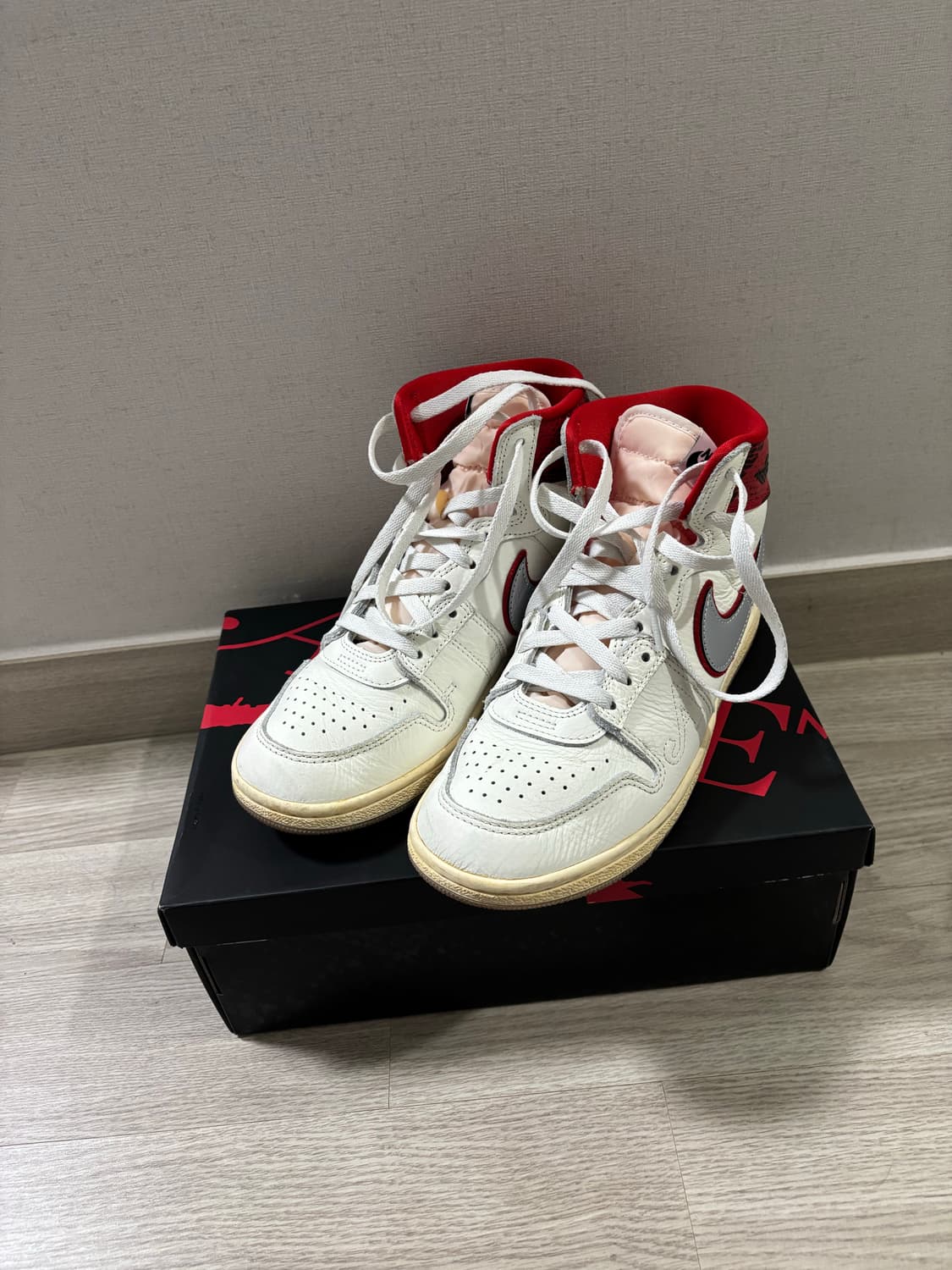 조던 x 어웨이크 NY 에어 쉽 유니버시티 레드 265 상품이미지1