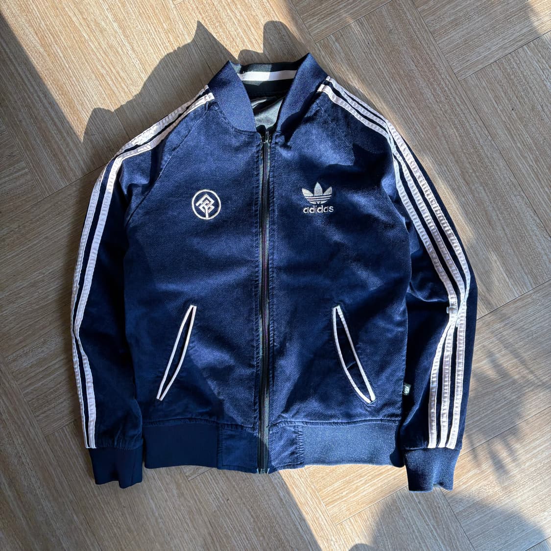 Adidas x Rita Ora 리버시블 벨벳 아시안 수베니어 자켓 상품이미지3