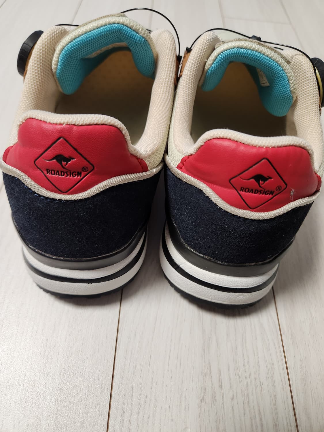 새상품급)로드사인 운동화 여성 다이얼 스니커즈 사이즈240

여러 중고사 상품이미지4