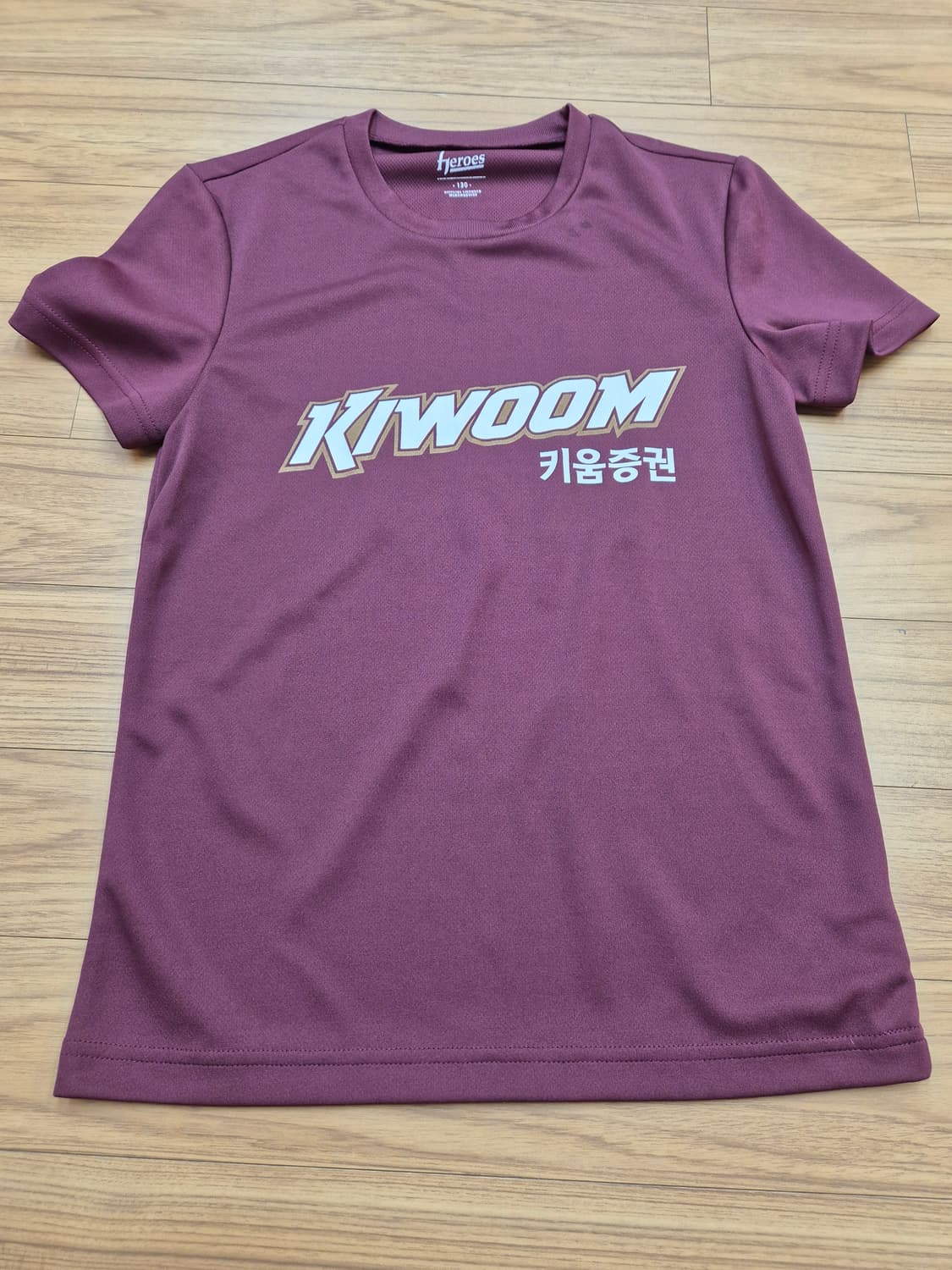 키움 히어로즈 이정후 마킹 티셔츠 판매합니다
사이즈는 130입니다
색상은 상품이미지1