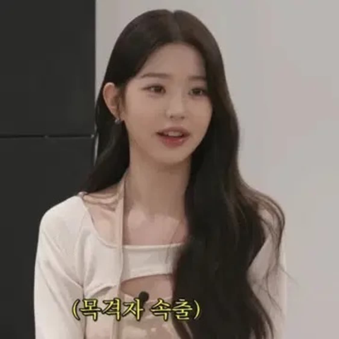 (장원영 착용) 라티젠 컷아웃 니트 탑 상품이미지2