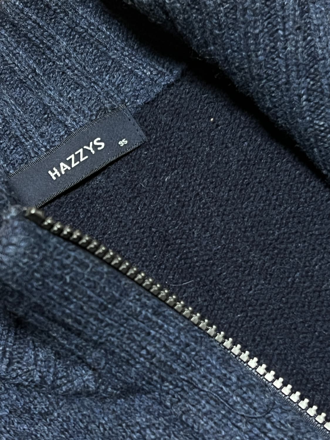 헤지스 Wool 100% 스몰로고 패치 니트집업 95 네이비 상품이미지3