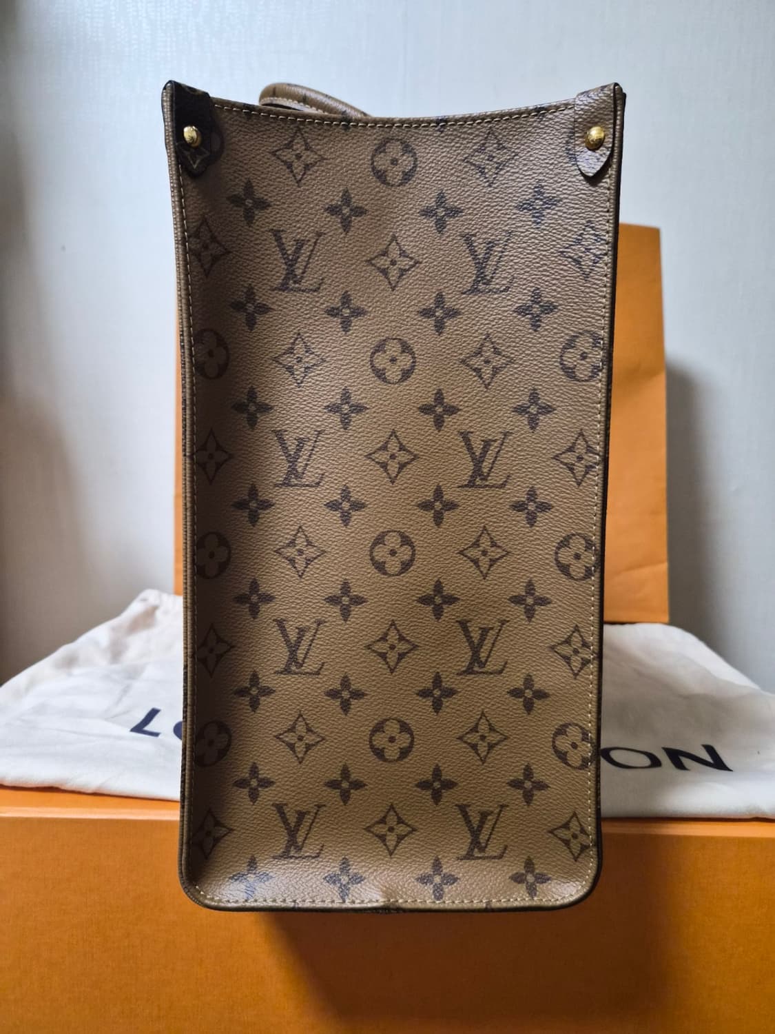 루이비통 온더고GM 토트백 상품이미지4