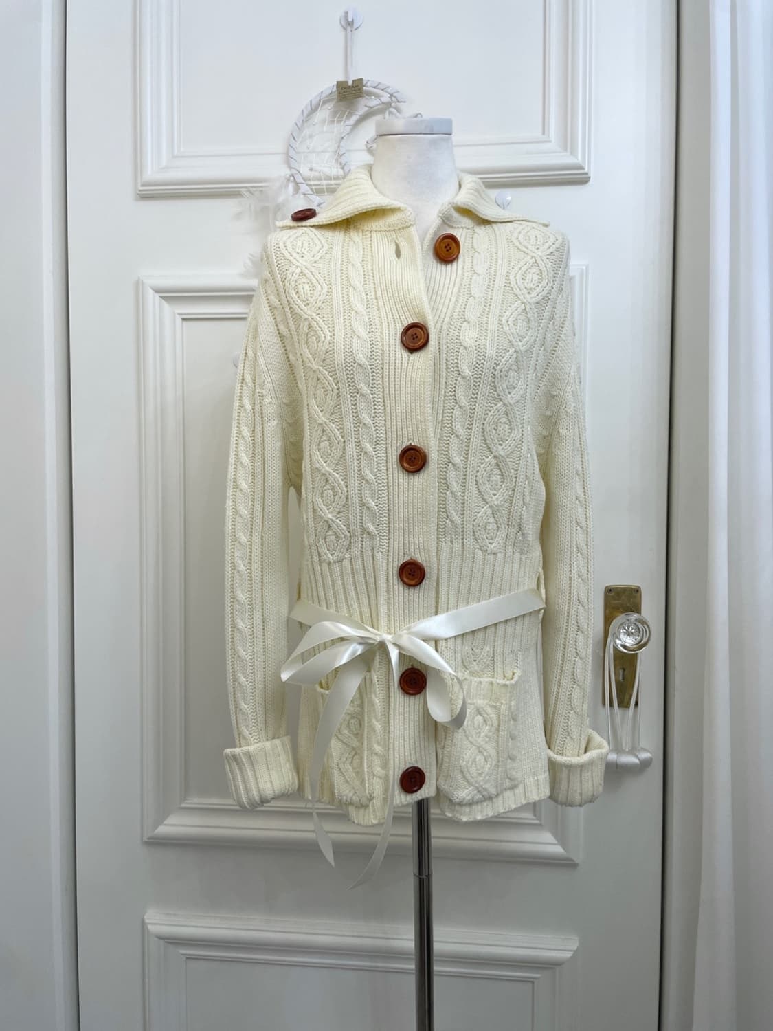lemon cream wood button long cardigan 상품이미지1