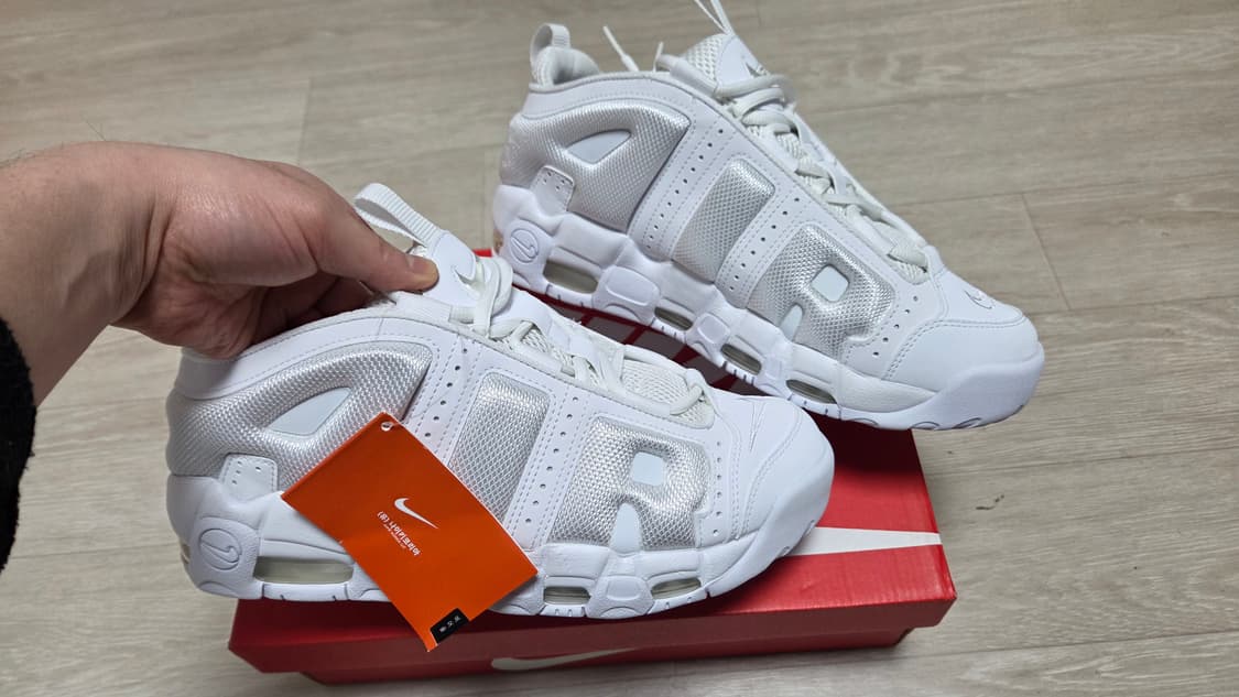 [새상품/나코탭]나이키 에어 모어 업템포 로우 '트리플 화이트 260 상품이미지1