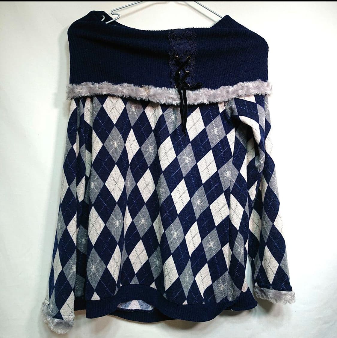 엑시즈팜 아가일 오프숄더 니트 상품이미지3