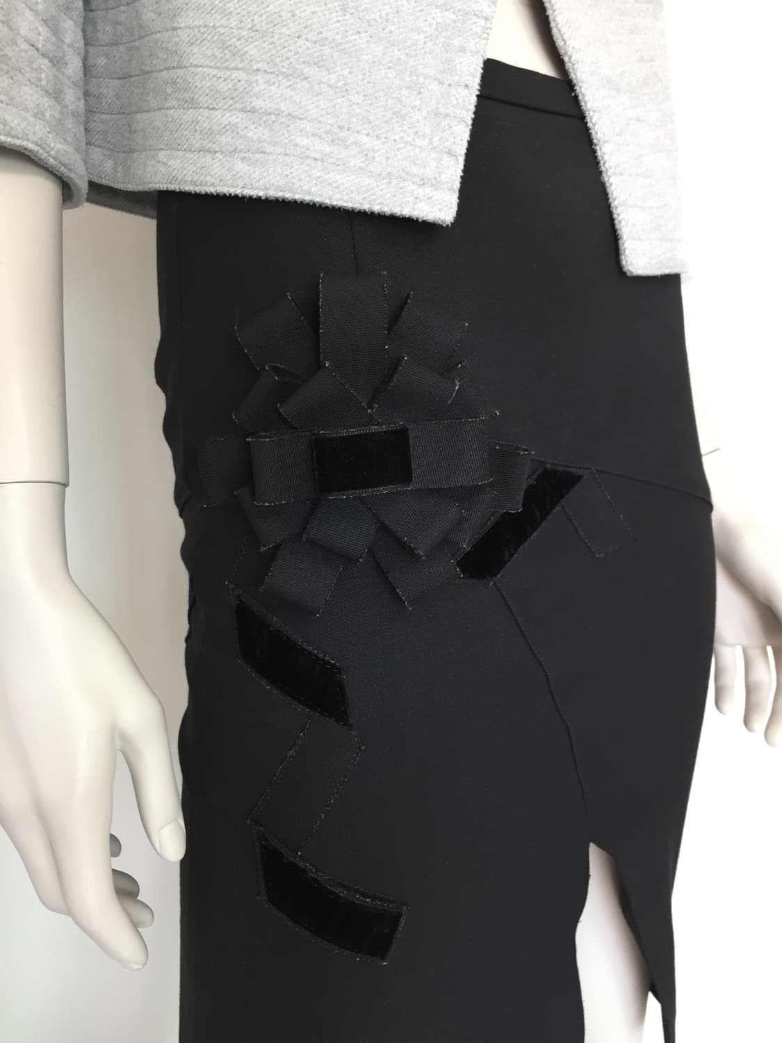 Moschino Rosette Embellished Midi Skirt 상품이미지2