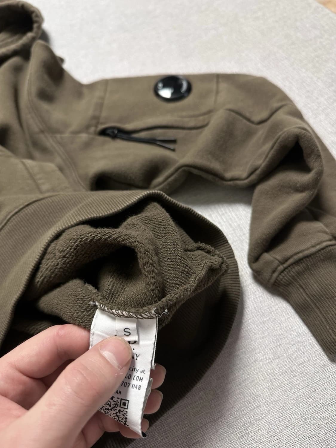 C.P. 컴퍼니  다이애그널 레이즈드 플리스 후드티 상품이미지6