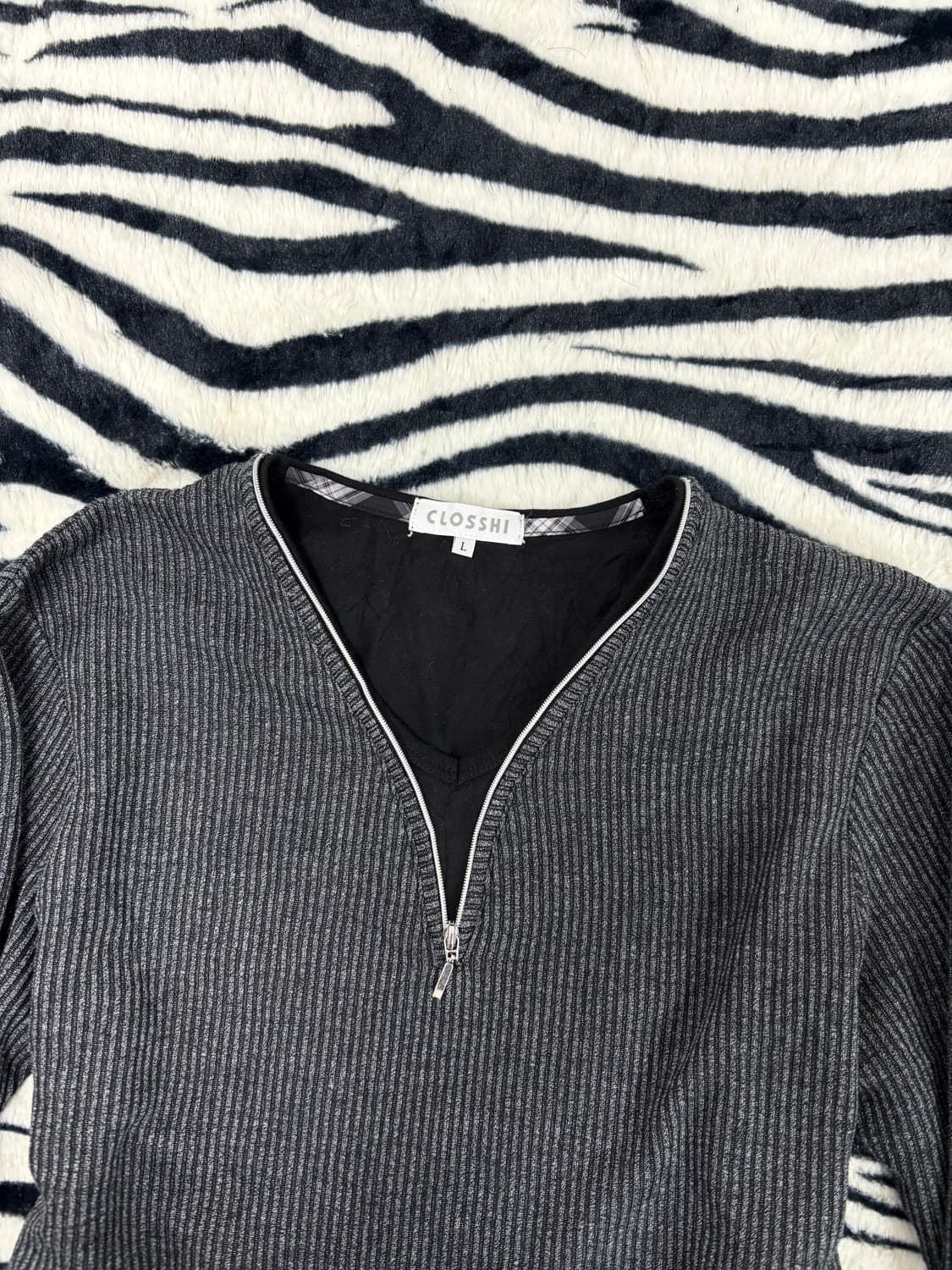 Minimal Design Zip Detail Sleeve 상품이미지5