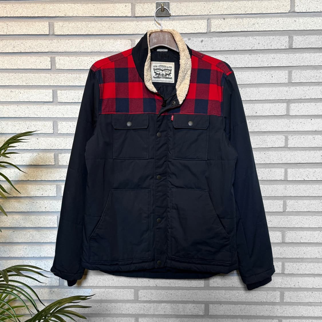 LEVI'S 리바이스 우즈맨 트러커 푸퍼자켓 퀼팅안감 체크패턴 디테일 상품이미지1