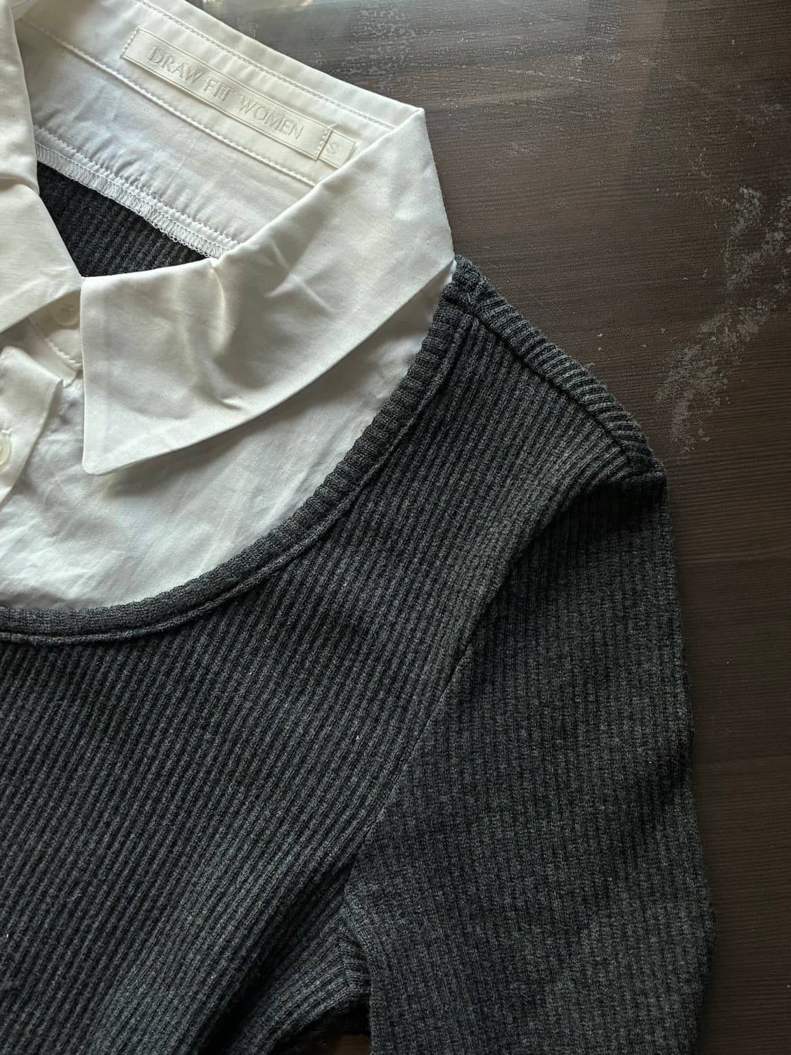 (S) 드로우핏 우먼 포엠 레이어드 카라 셔츠 탑 [CHARCOAL] 상품이미지10