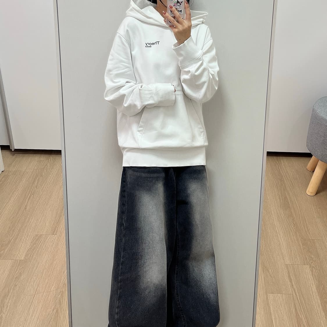 띠어리 로고플레이 화이트 후드 티셔츠 상품이미지1