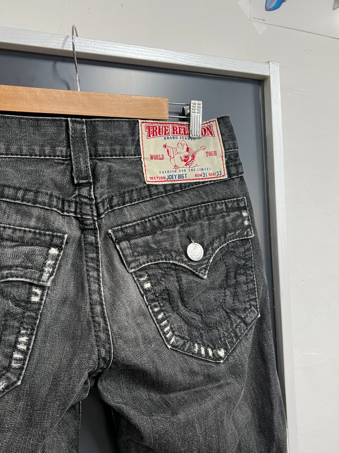 True Religion 트루릴리전 조이 빅 T 부츠컷 흑청 데님 팬츠 상품이미지2