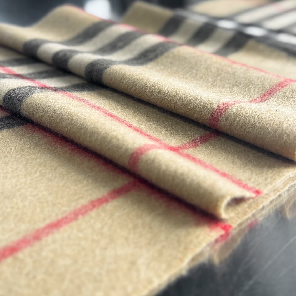 버버리 신형 체크 캐시미어 머플러 상품이미지3