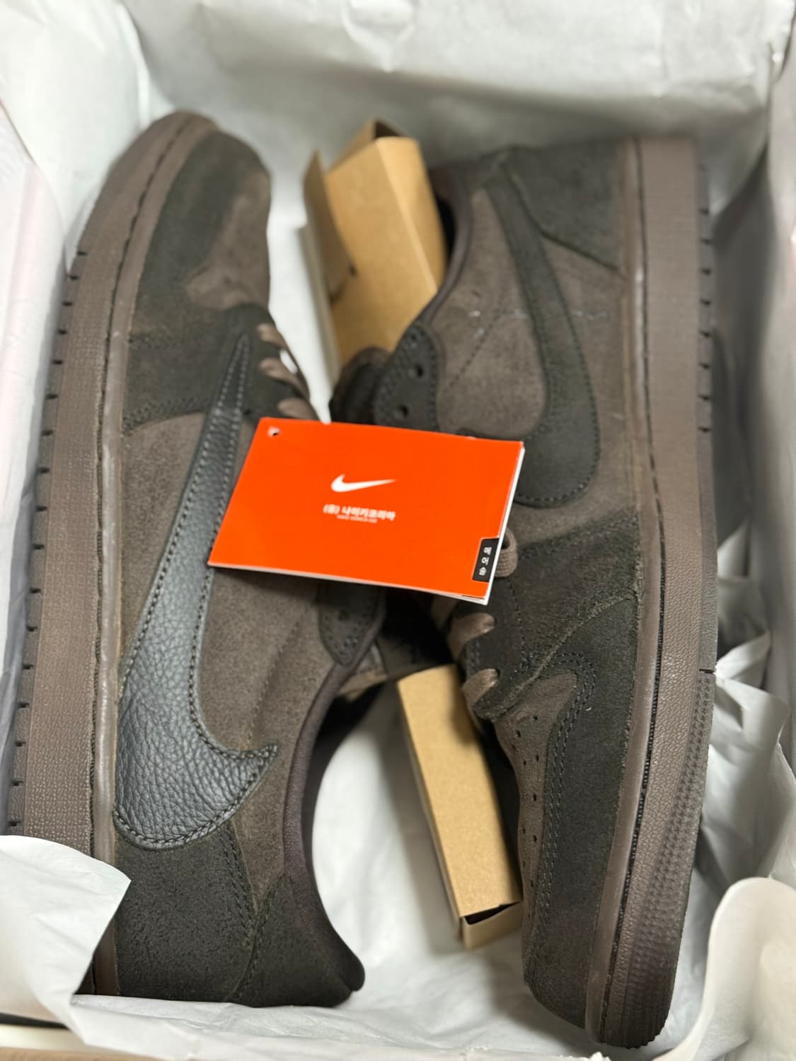 조던 1 x 트래비스 스캇 레트로 로우 OG SP 벨벳 브라운 앤 다크 상품이미지5