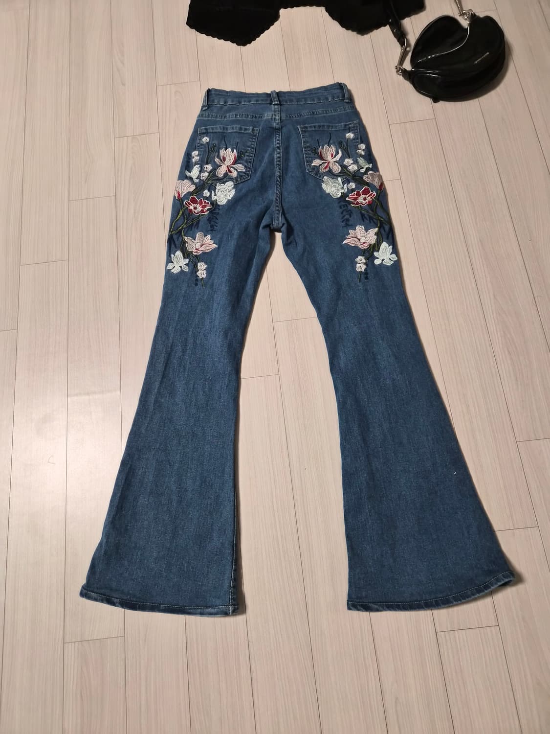 화사한 플라워 자수 포인트 부츠컷 청바지 상품이미지3