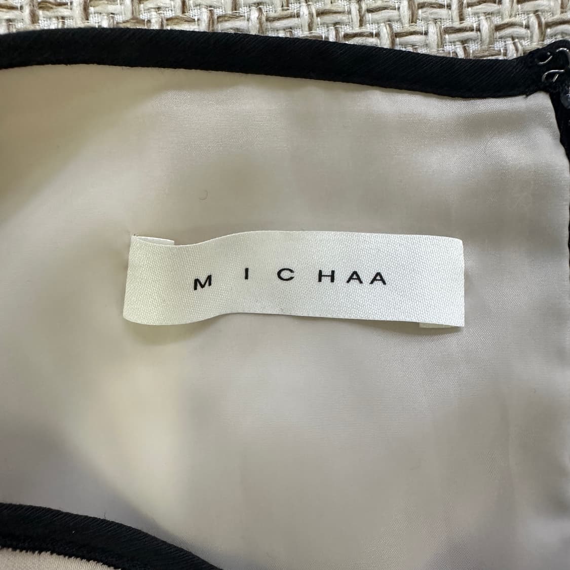 91-103-165 미샤 배색라인 슬림핏 원피스 0420D 상품이미지2