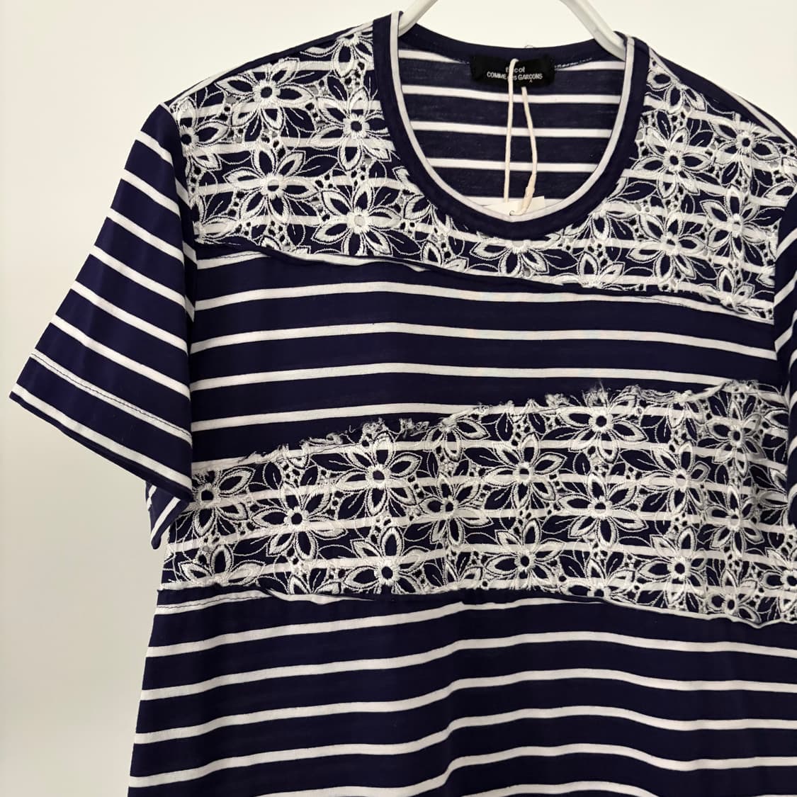 Floral Embroidered Stripe Half T 상품이미지4