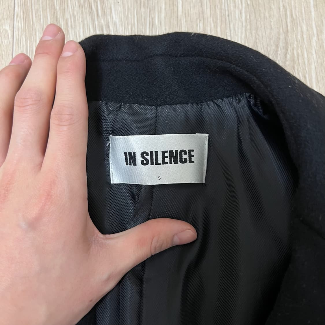 인사일런스 미니멀 버튼 울 싱글 코트 S/90  상품이미지4